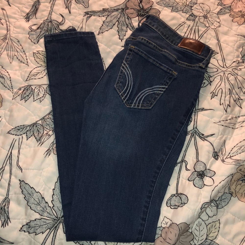 Size 5 hollister medium wash skinny jeans